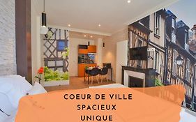 Puits De Jouvence, Au Coeur Des Commerces